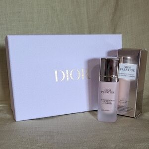 DIOR Le Protecteur Lumiere Glow SPF50+
